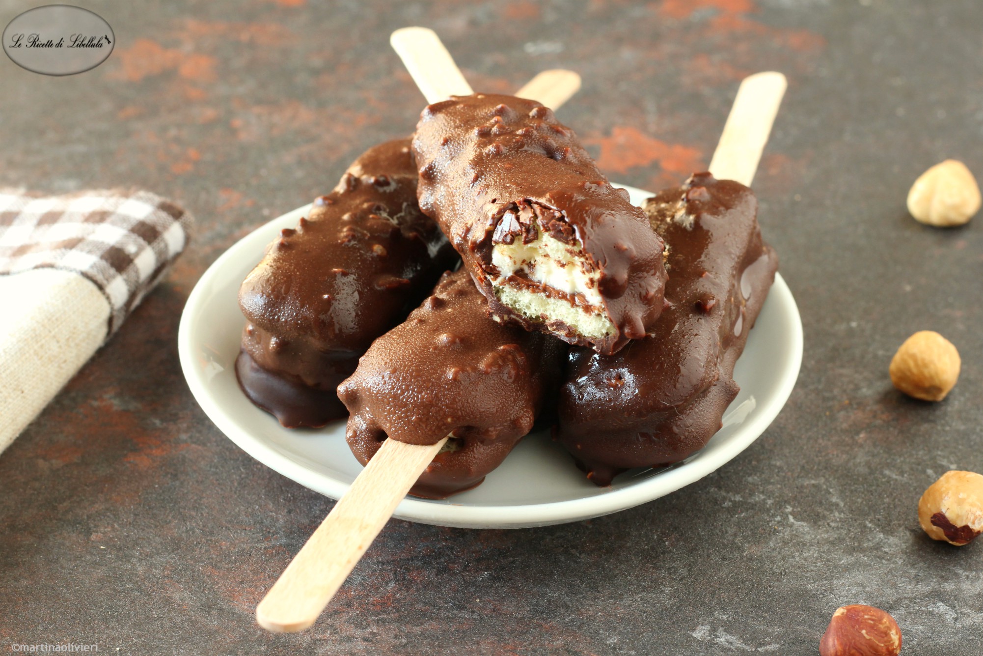 Mini ijsje op een stokje met mascarpone en chocolade – Zonder eieren