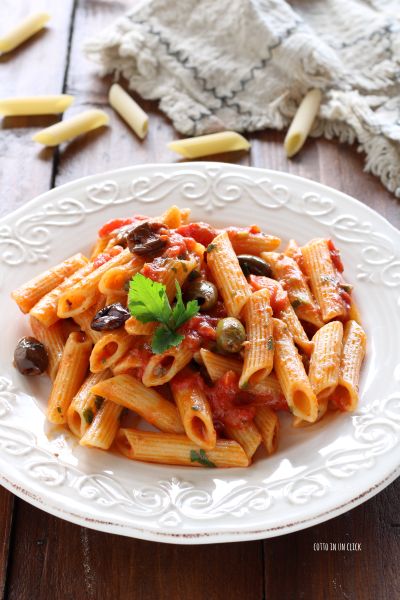 open de pan, voeg de peterselie toe, roer en serveer