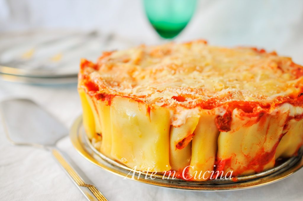 Paccheri uit de oven met saus en bechamel, pastataart