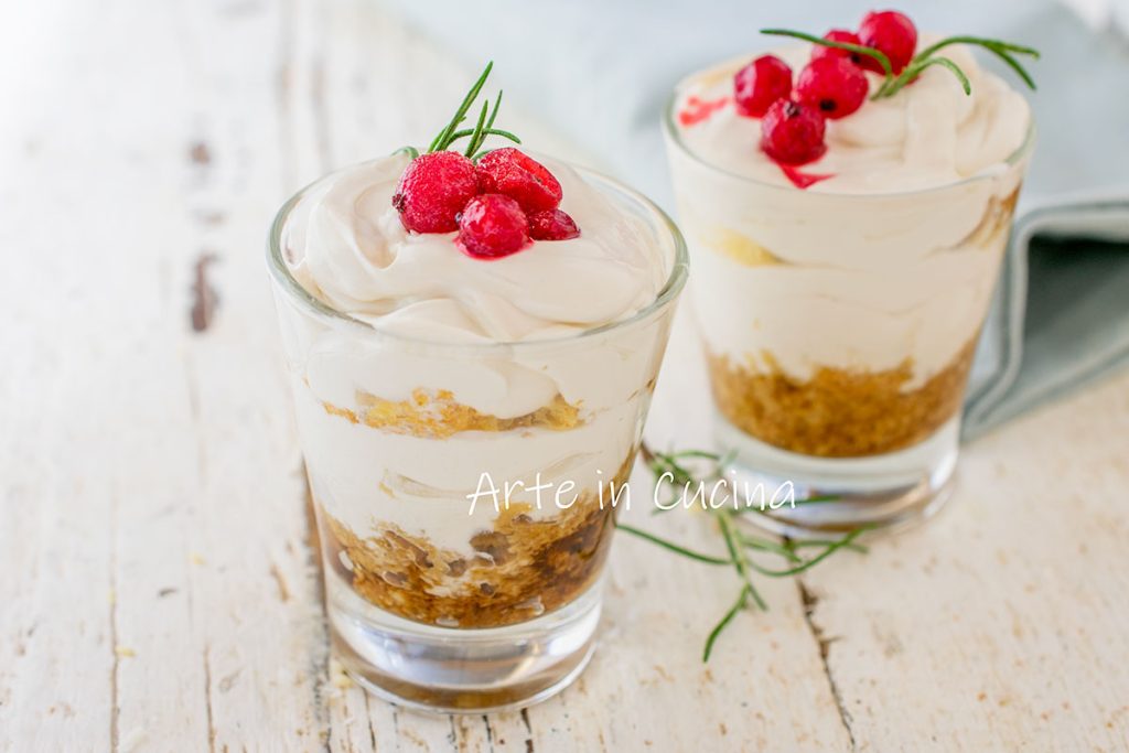 Pandoro-coupes met koffie