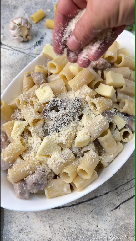 pasta met champignons en worst uit de oven