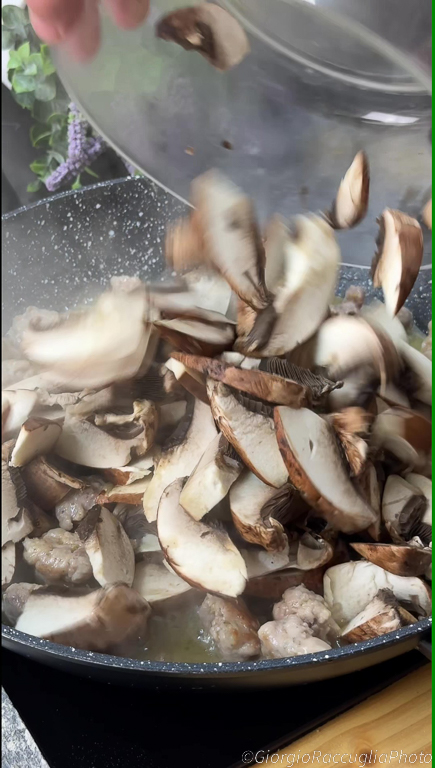 pasta met champignons en worst uit de oven