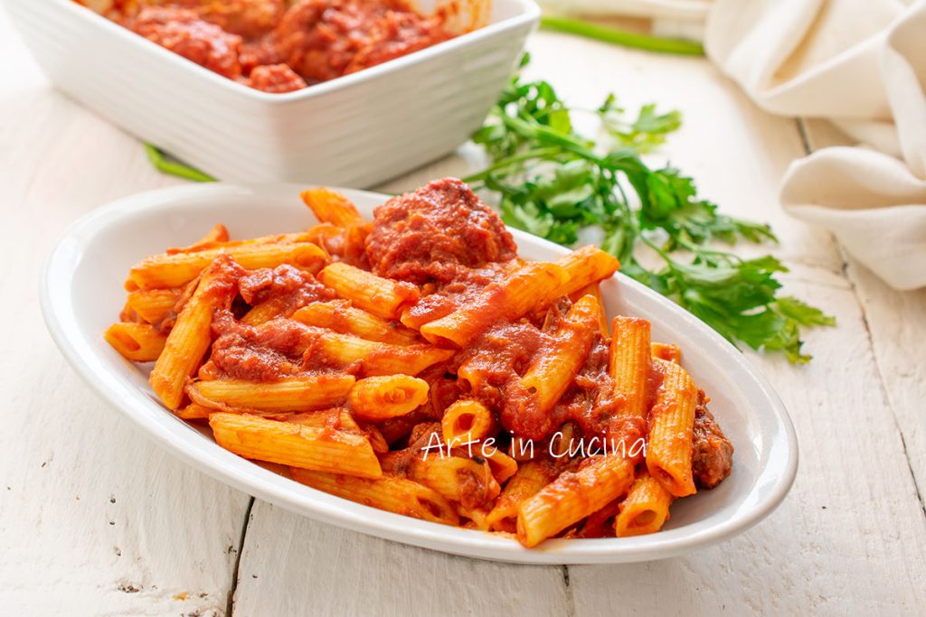 Pasta met vlees ragù