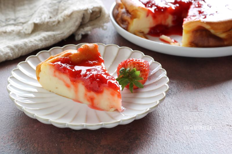 cheesecake zonder korst met witte chocolade en aardbeien