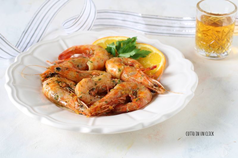 garnalen met Brandy en sinaasappel in de pan