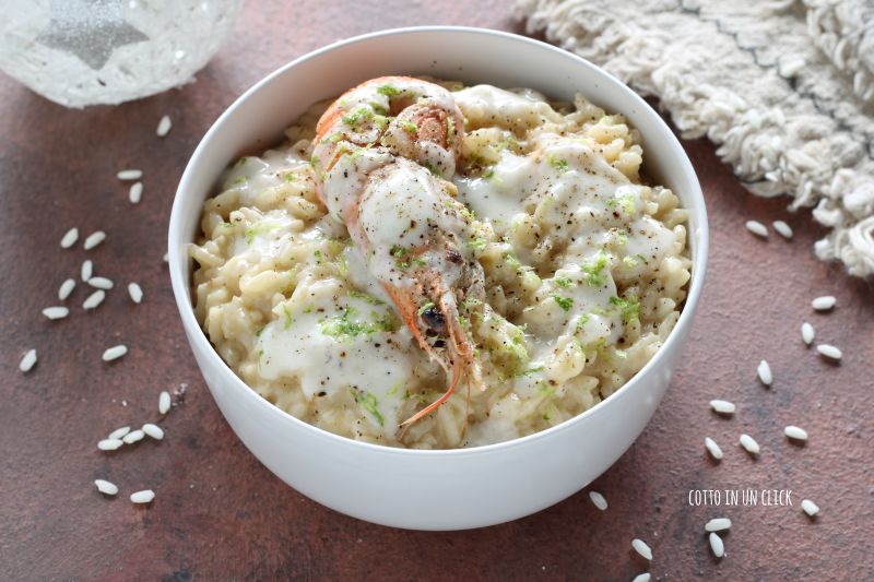 Risotto cacio e pepe met scampi en limoen in snelkookpan
