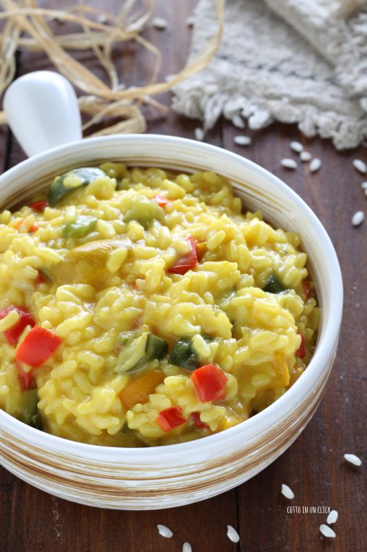 risotto met paprika en courgettes in snelkookpan