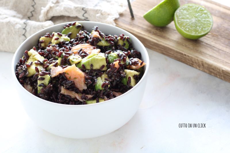 venere rijst met zalm en avocado