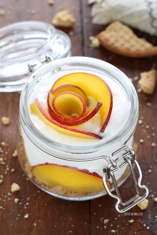 semifreddo allo yogurt e pesche monoporzione
