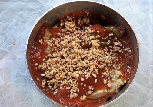 Auberginetaart en zwaardvis uit de oven