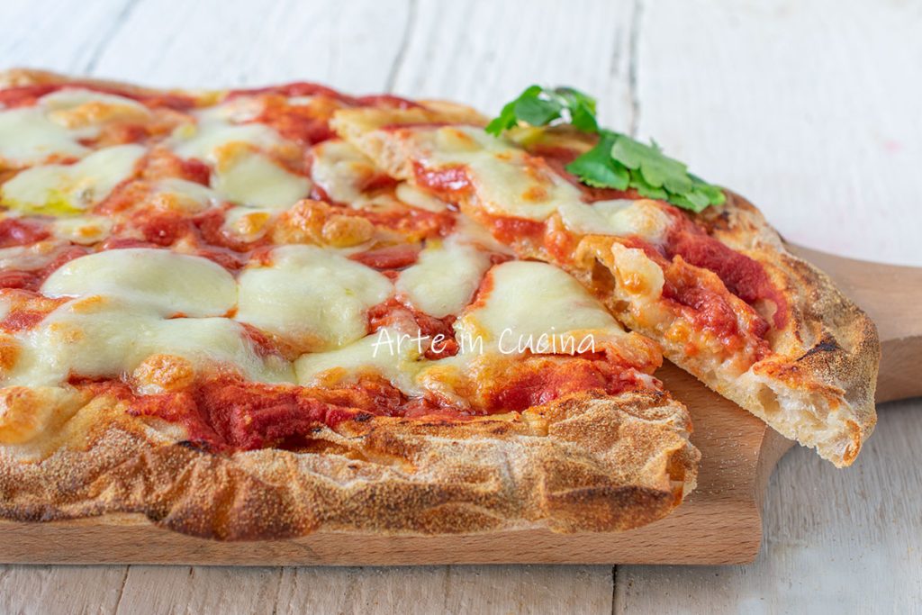 Pinsa Romana met Mozzarella en Tomaat