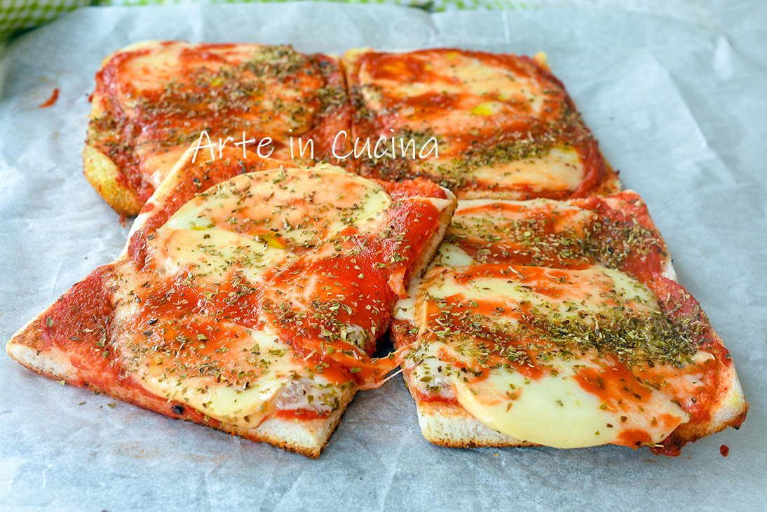 PIZZA VAN PANCARRÈ mozzarella en tomaat in de pan