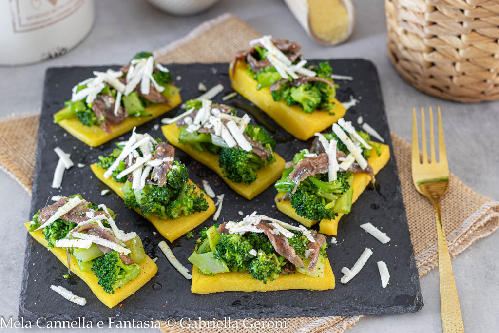 polenta crostini met broccoli