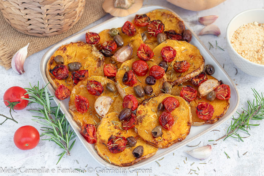 Airfryer pompoen gratin met tomaatjes en olijven