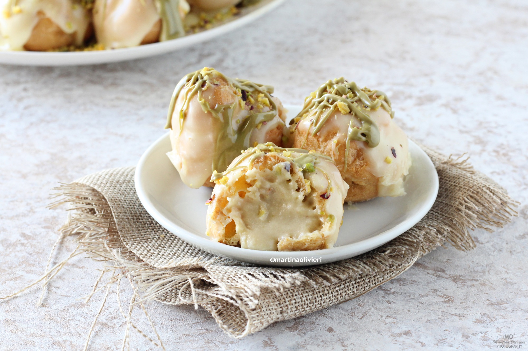 Profiteroles met pistache en witte chocolade