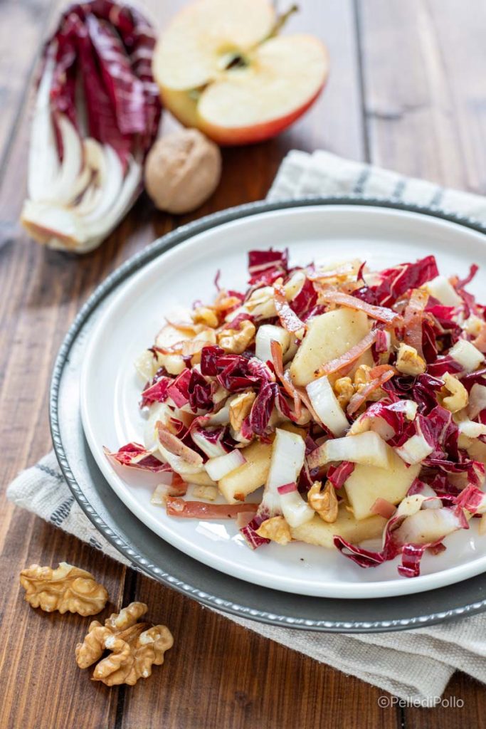 radicchio met appels, walnoten en spek salade