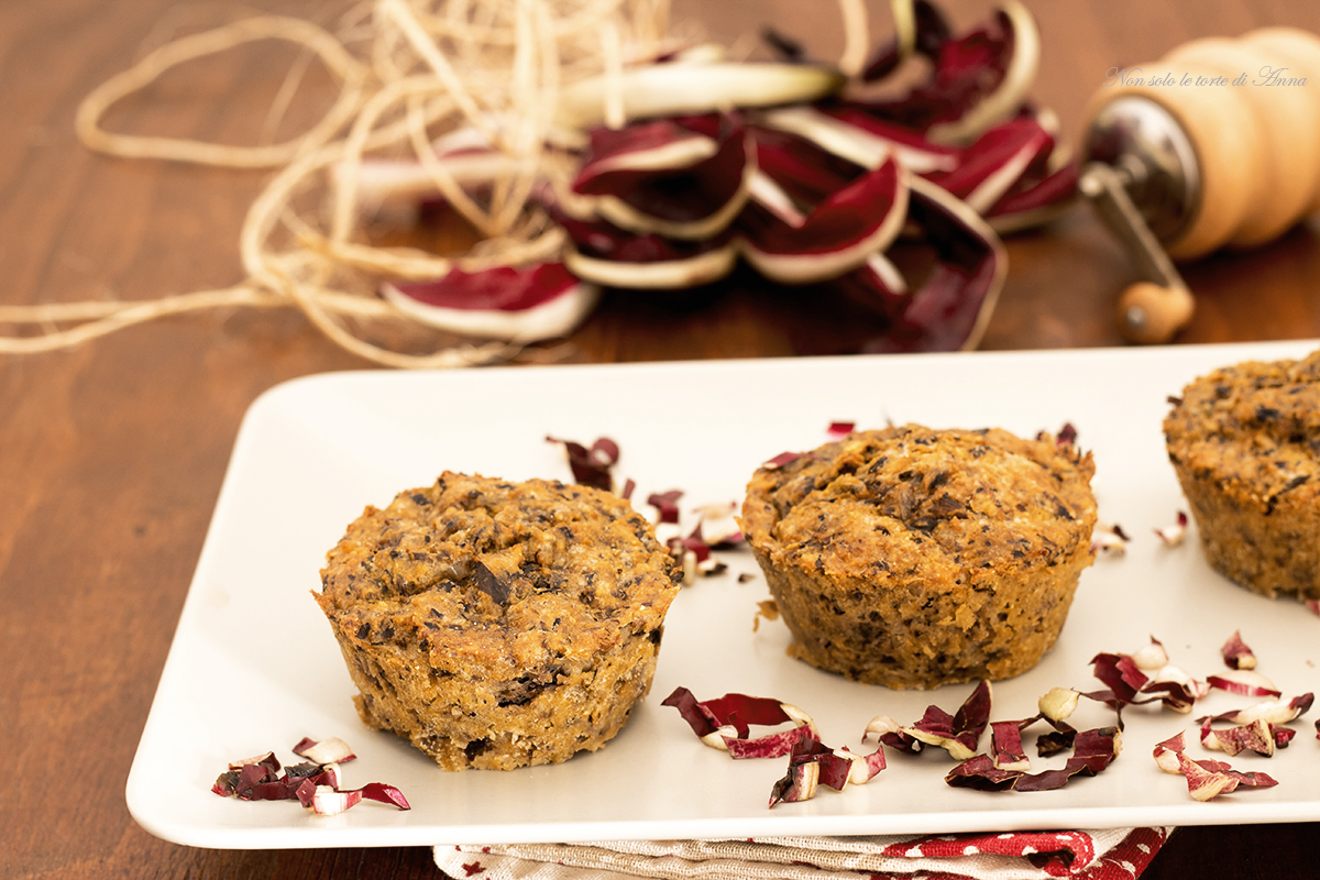 Radicchiotaartje en grana eenvoudig voorgerecht met radicchio