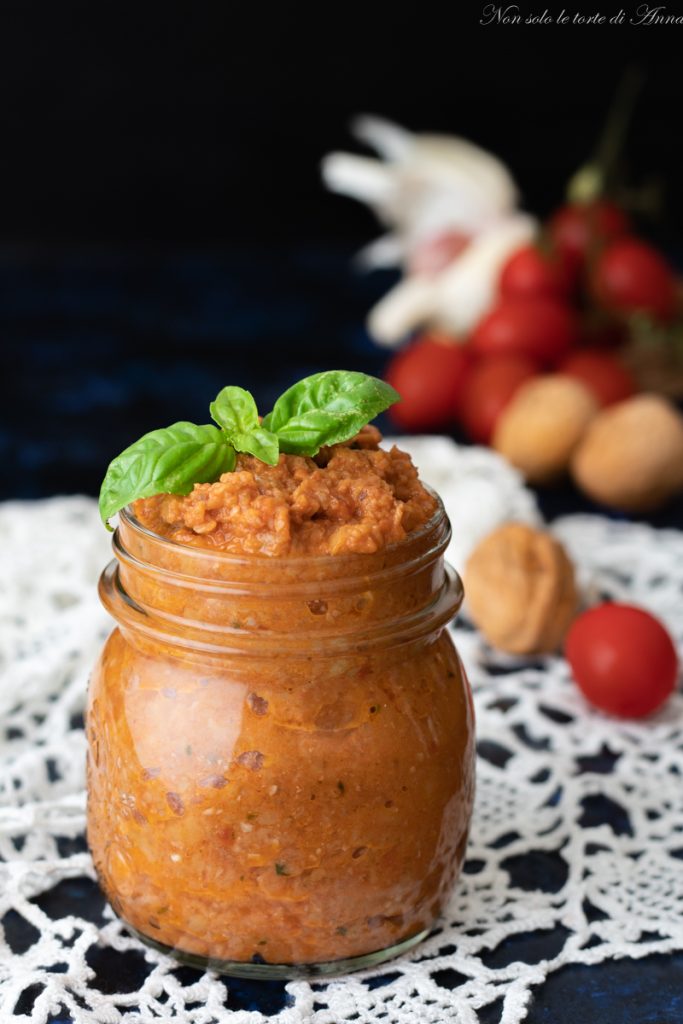 rode aubergine pesto