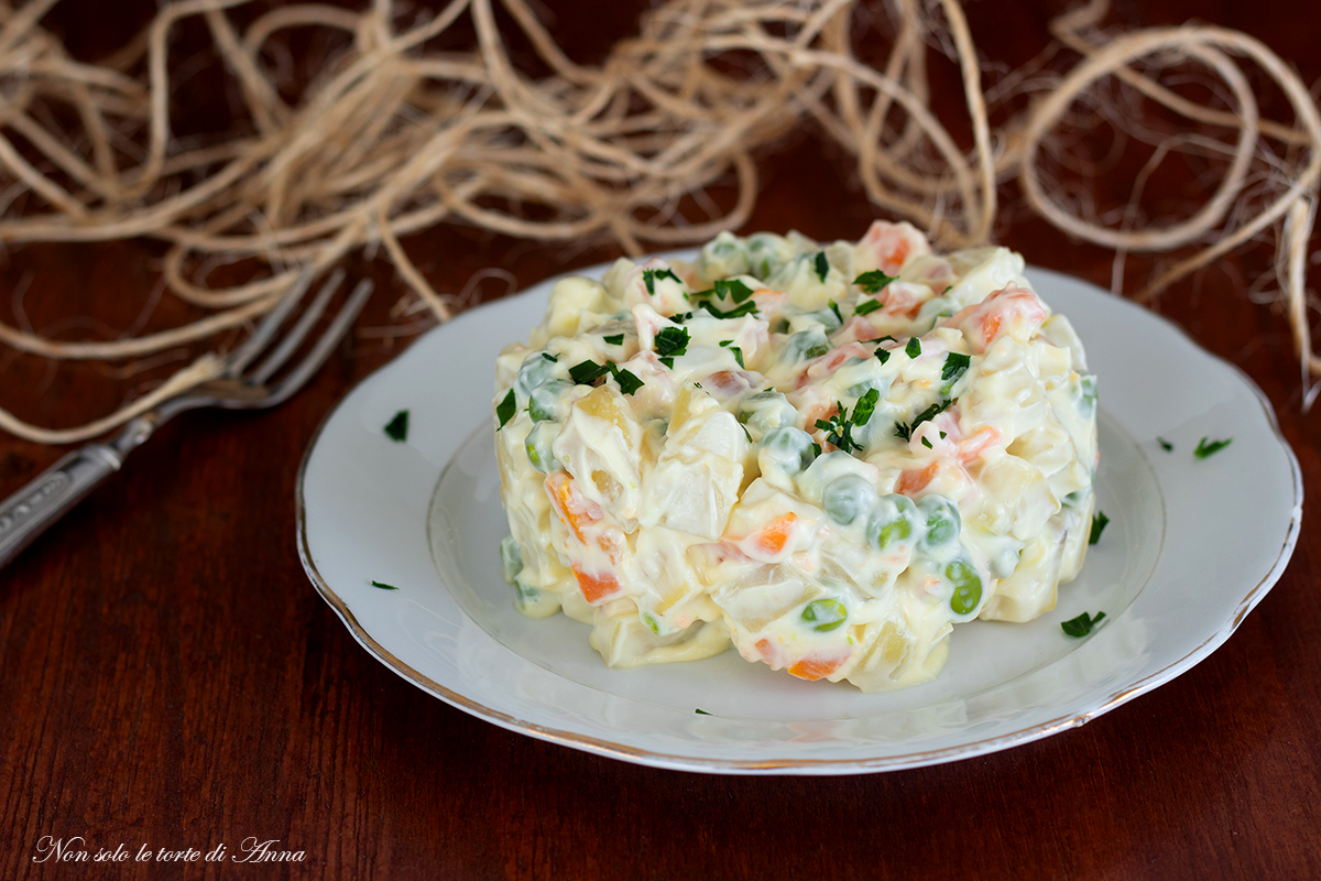 Russische salade met zelfgemaakte mayonaise