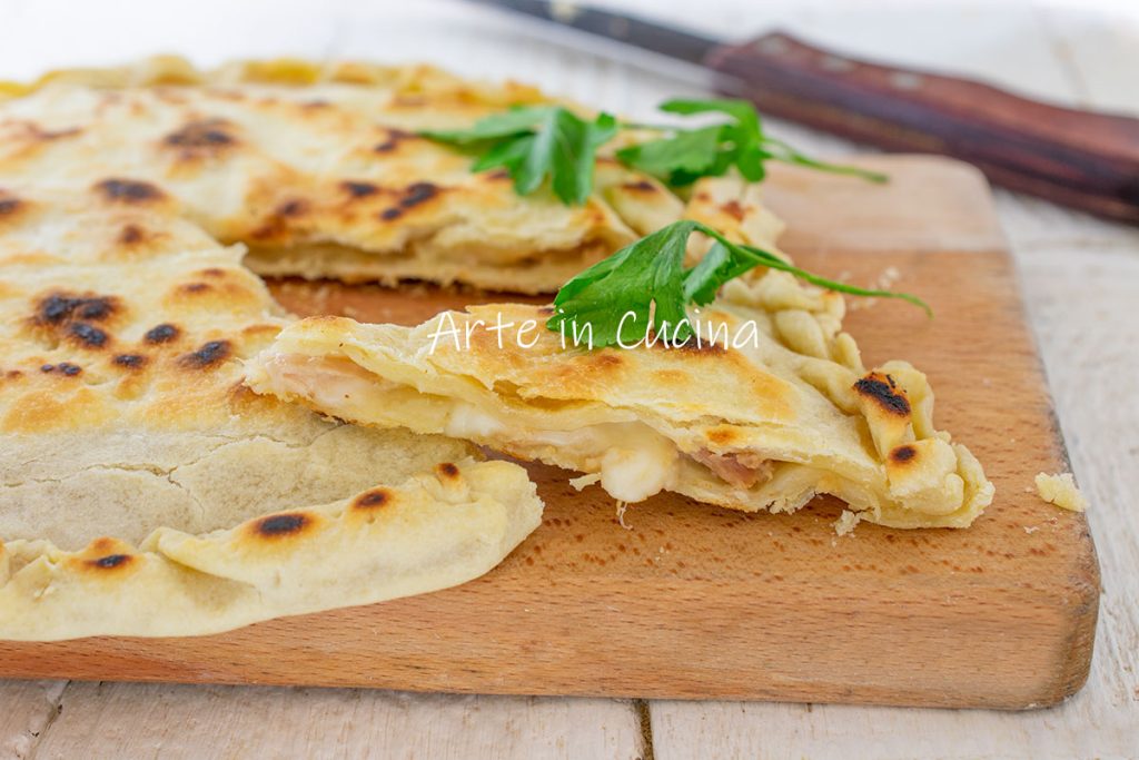 Schiacciata Tonijn en Provola