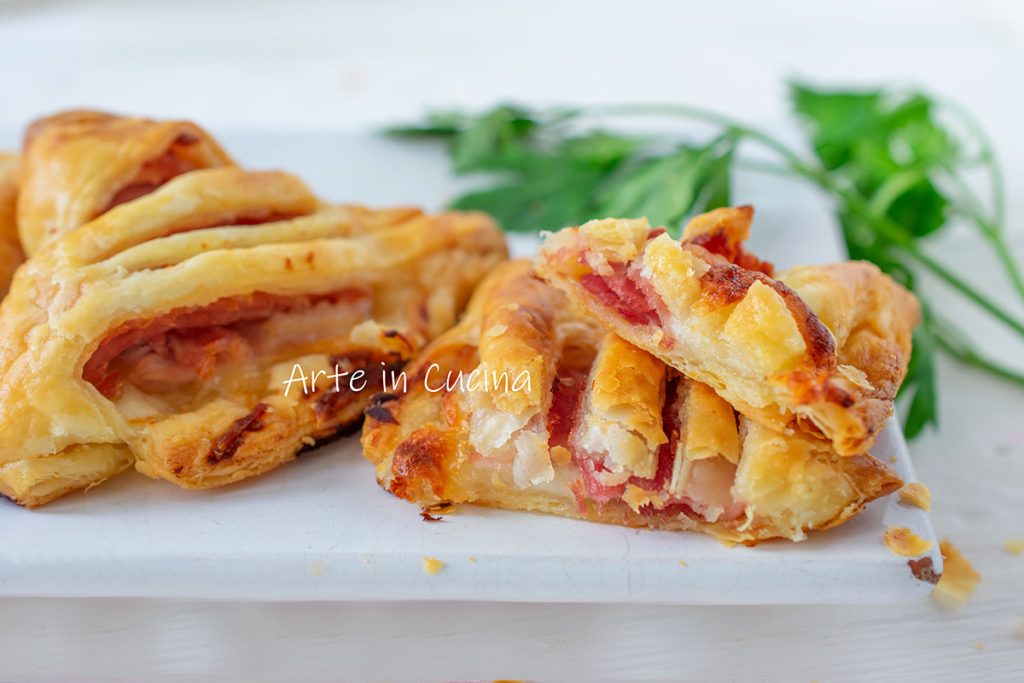 Snelle bladerdeeg snacks met ham en provola