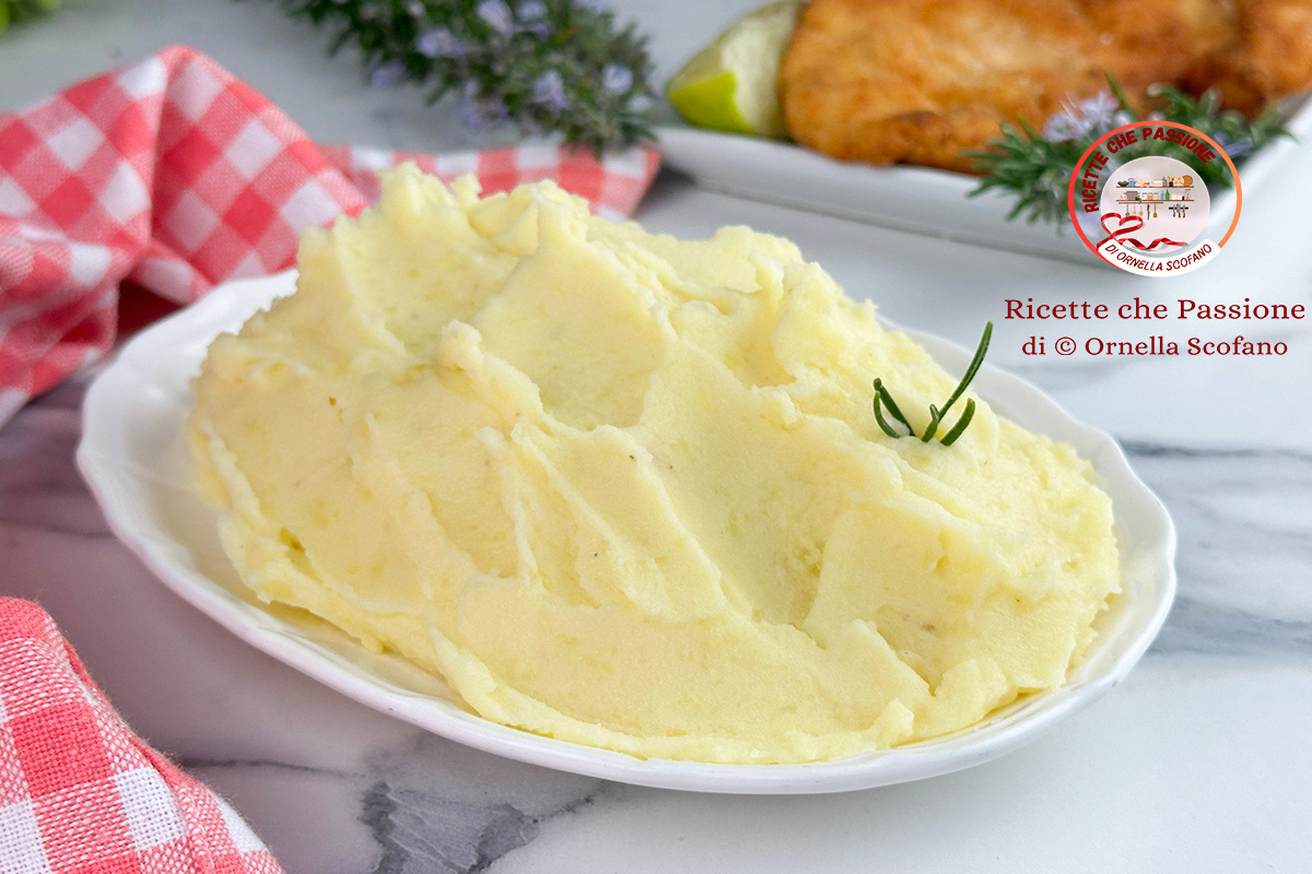 Snelle aardappelpuree met in de magnetron gekookte aardappelen