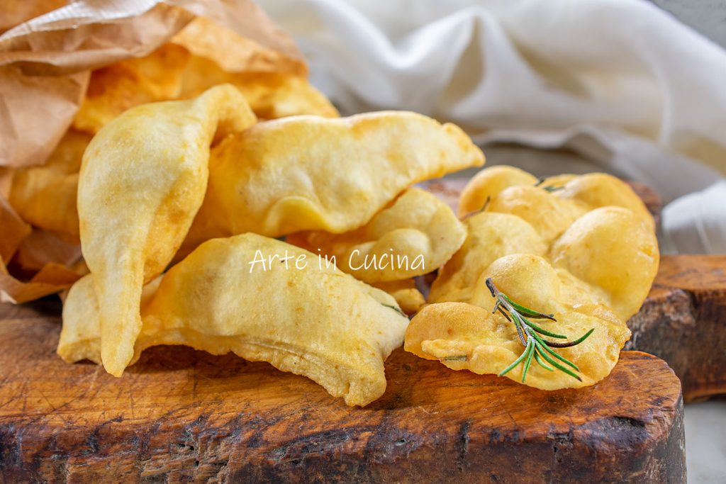 Snelle bladerdeeg snacks met rozemarijn