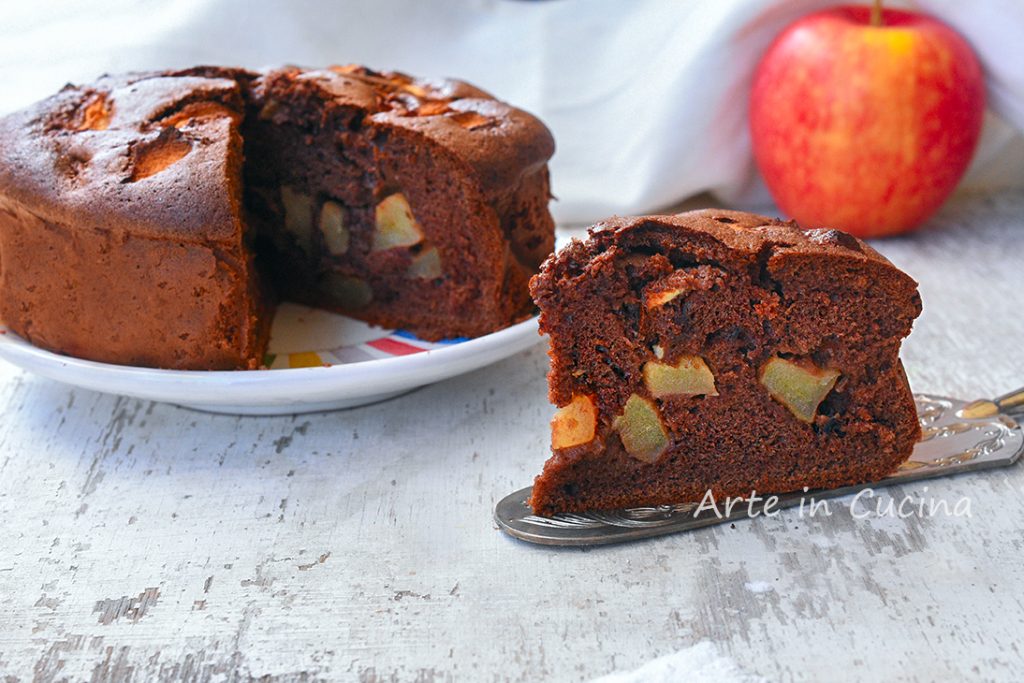 Snelle zachte cake met appels en cacao zonder boter