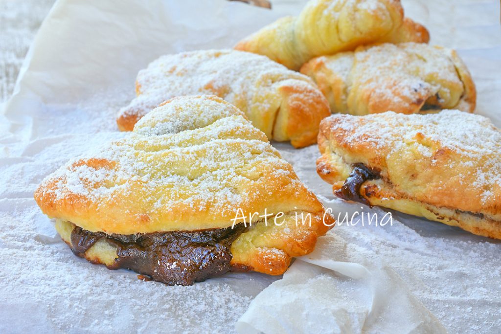 Snelle zoete sfogliatelle met chocolade