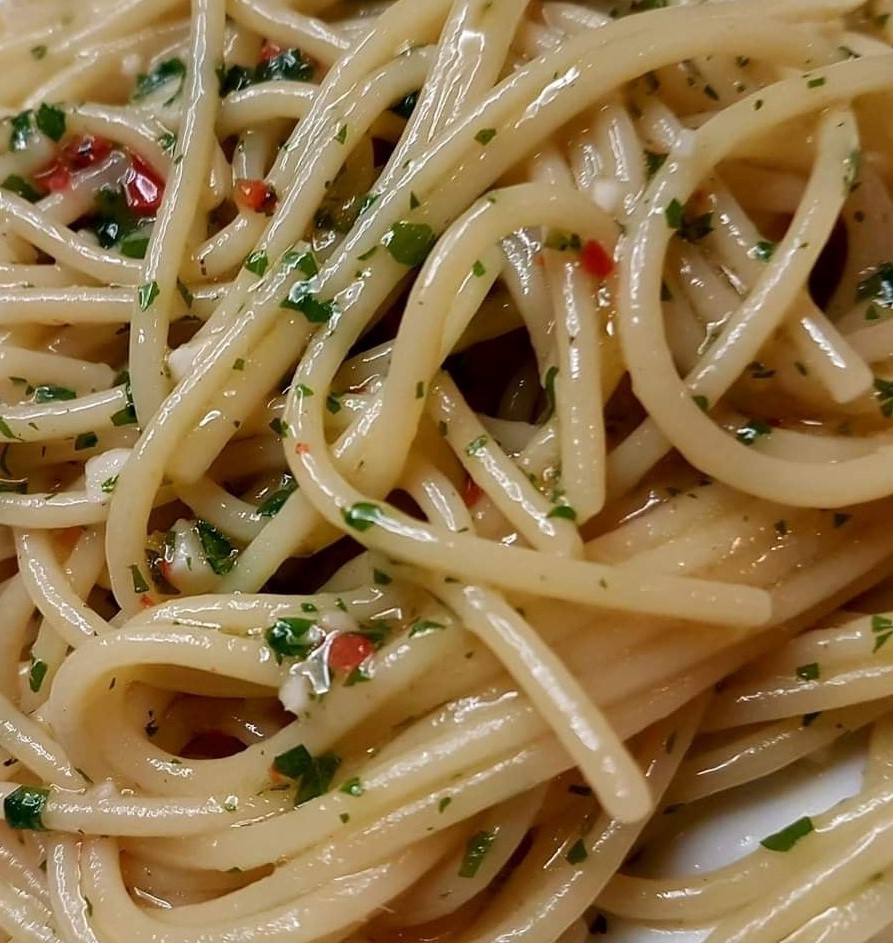 SPAGHETTI AGLIO OLIO EN PEPERONCINO