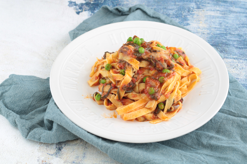 Tagliatelle met stridoli en erwten