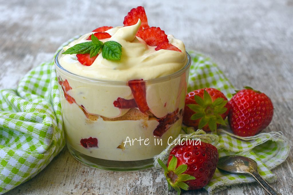 Tiramisu met aardbeien eenpersoonsportie