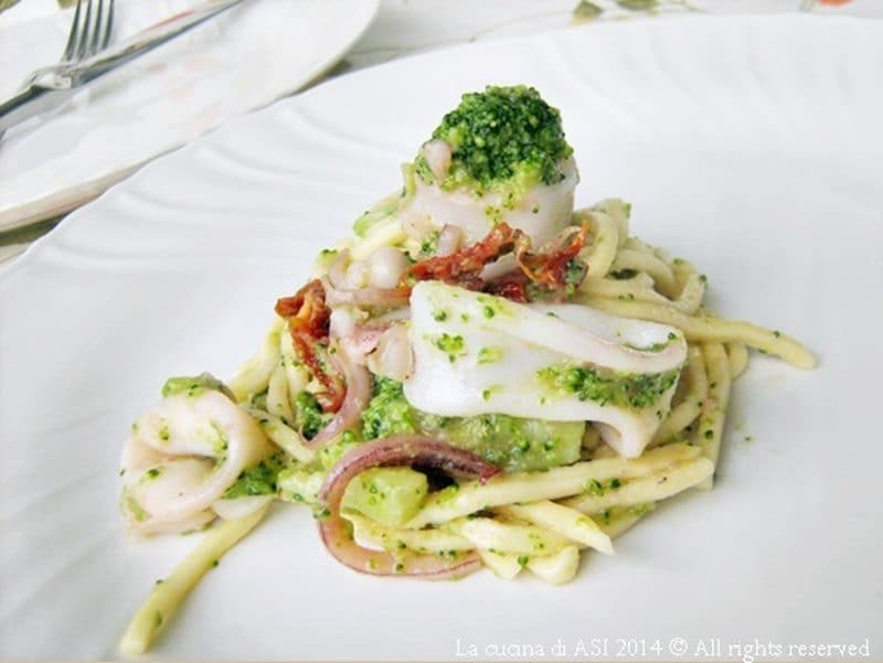 Troccoli met inktvis en broccoli