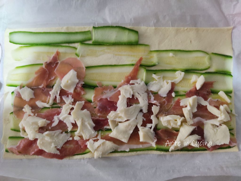 Hartige bladerdeegventjes met courgette en spek