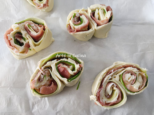 Hartige bladerdeegventjes met courgette en spek