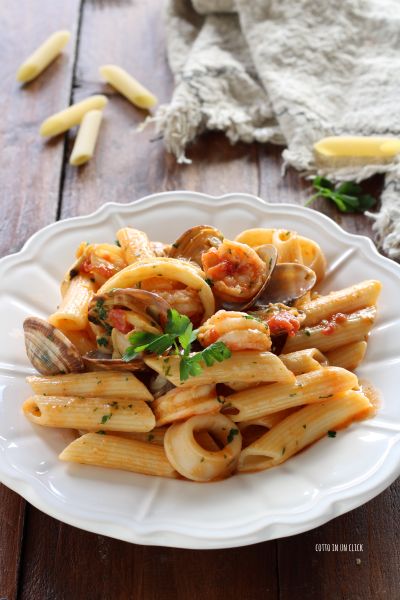 voeg gehakte peterselie toe, meng en serveer op tafel