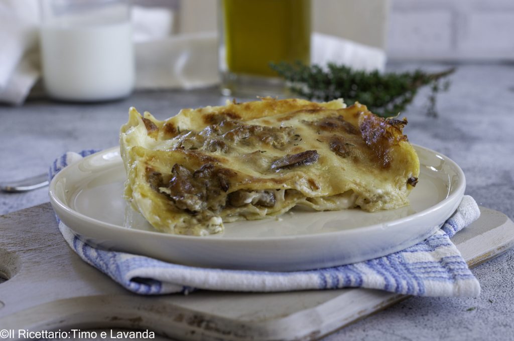 witte lasagne met champignons en worst