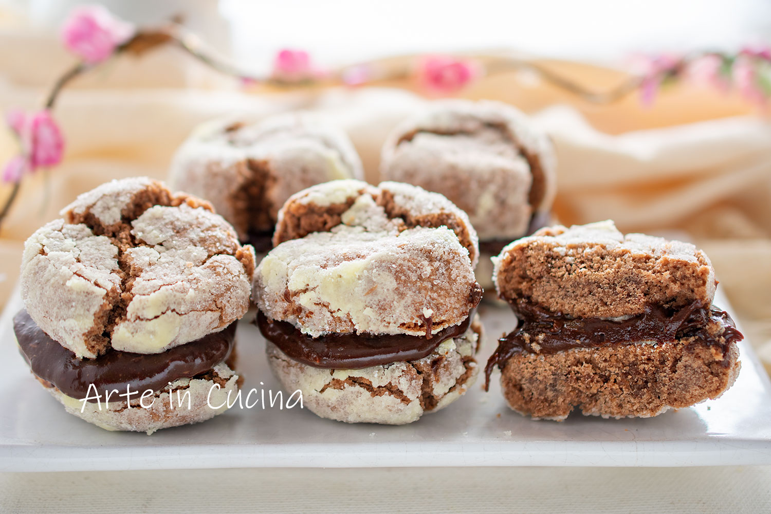 Zachte koekjes gevuld met chocolade