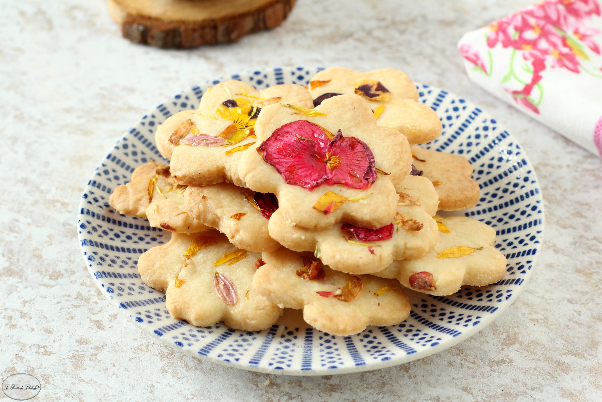 Zandkoekjes met eetbare bloemen