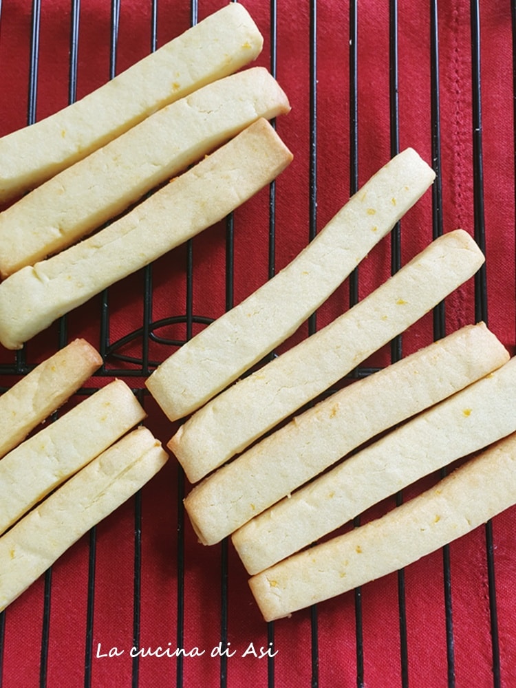 zandkoekjes met sinaasappel na het bakken
