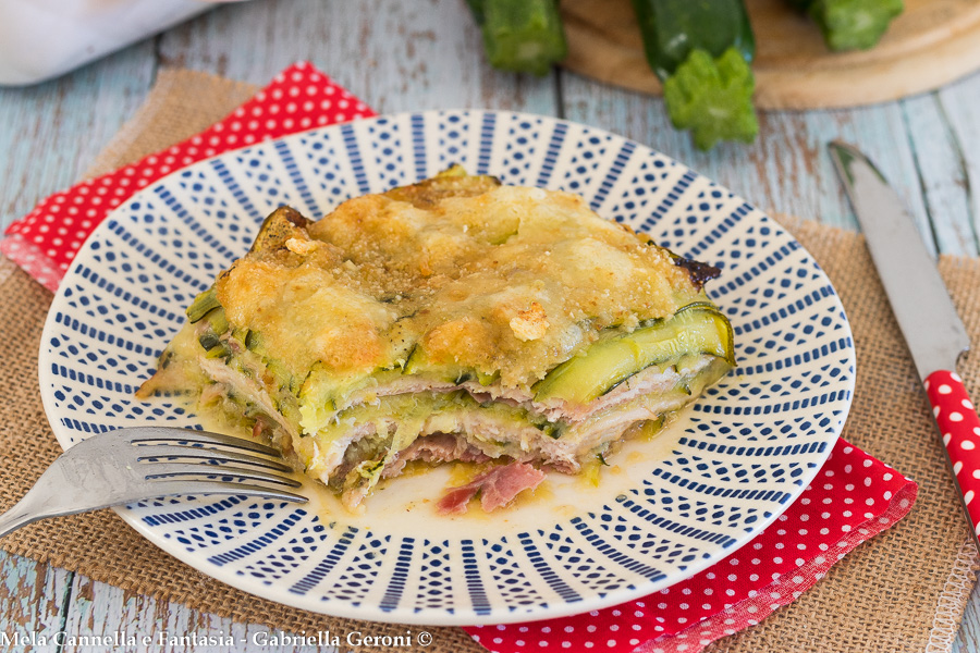 Zucchini-ovenschotel met gekookte ham en mozzarella zonder bechamelsaus