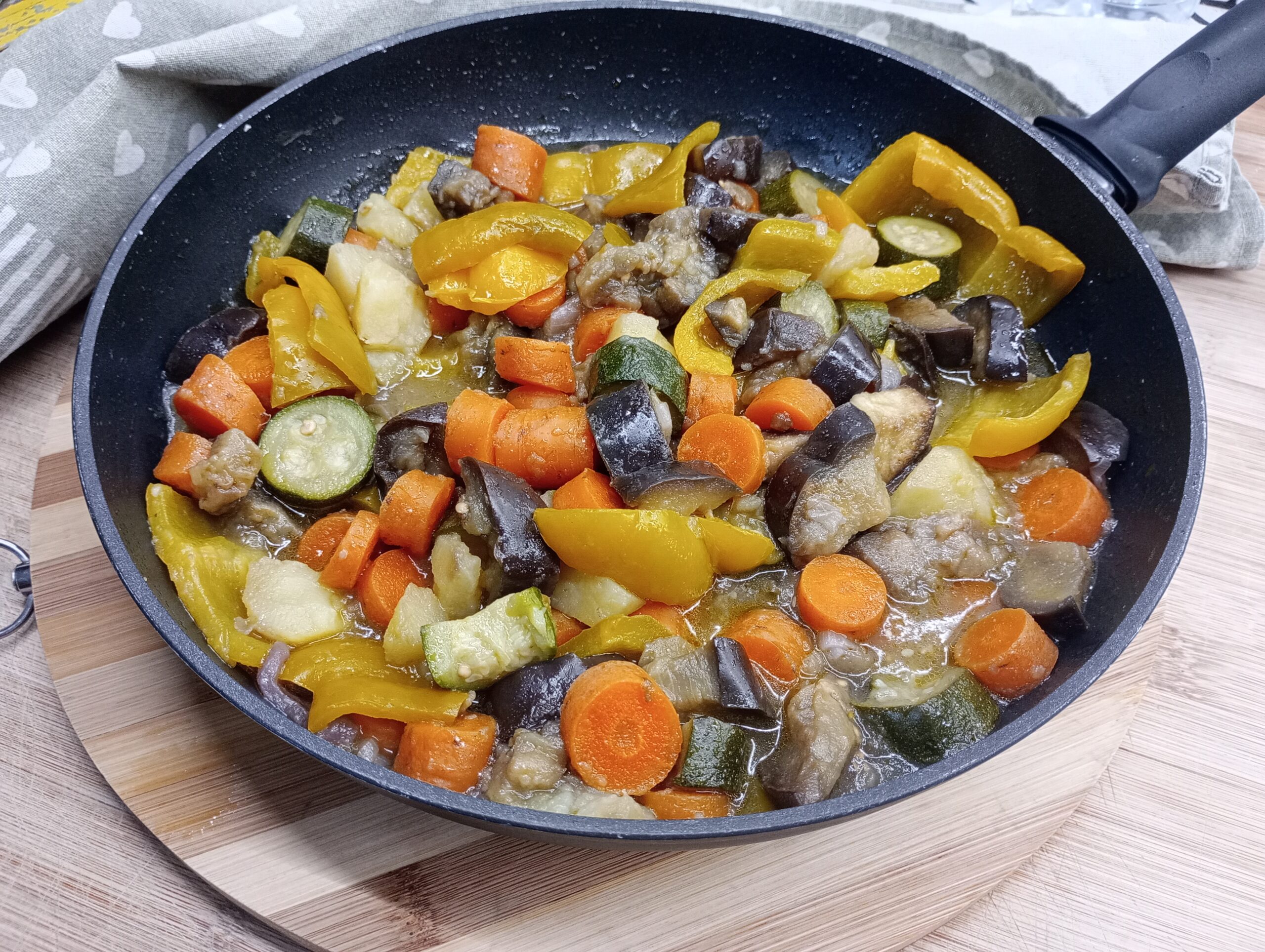 Groenten gebakken in de pan