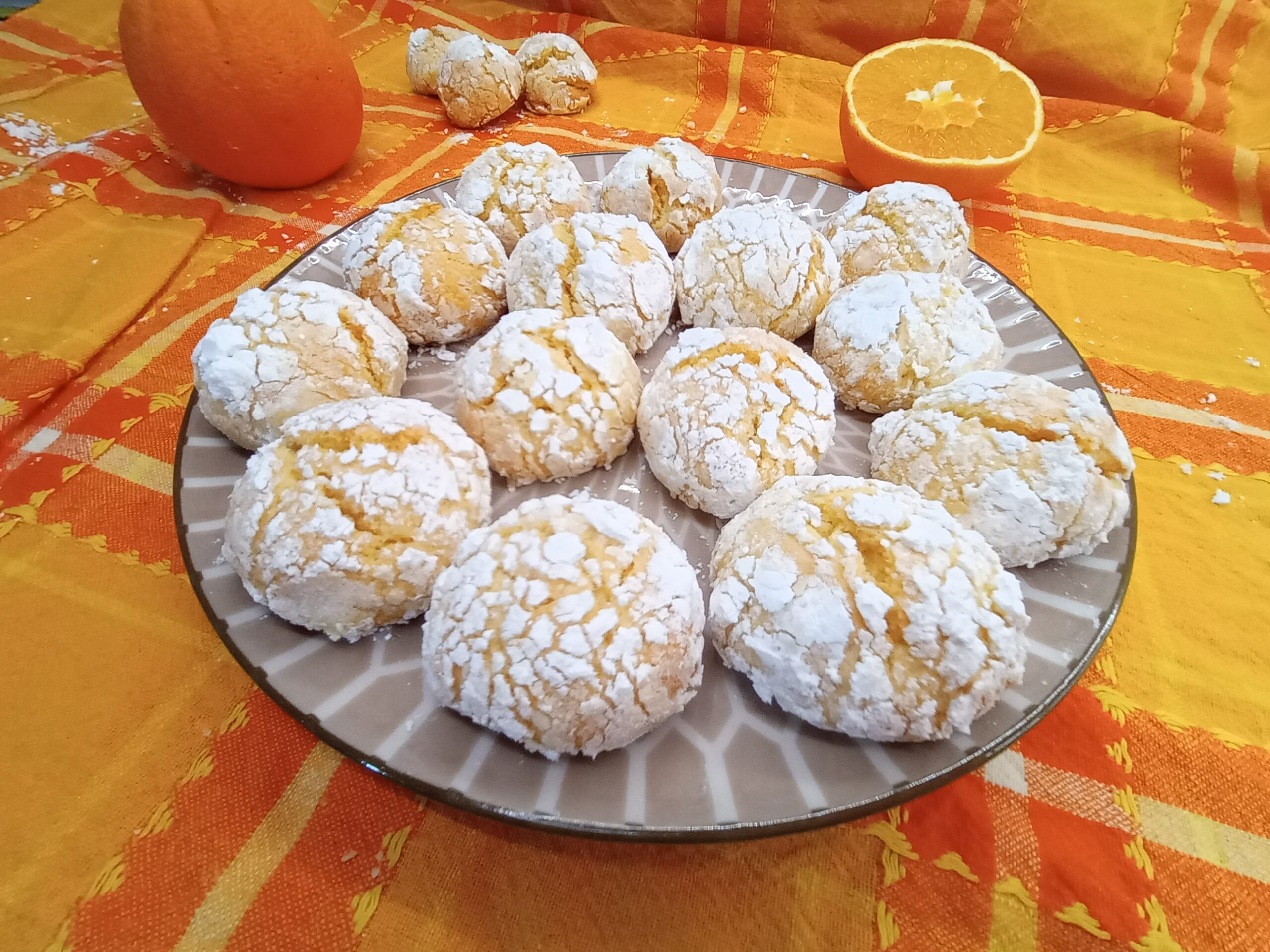 Gebarsten sinaasappelkoekjes