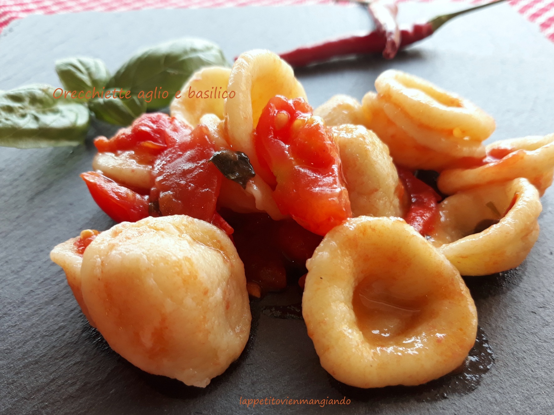 Orecchiette met knoflook en basilicum