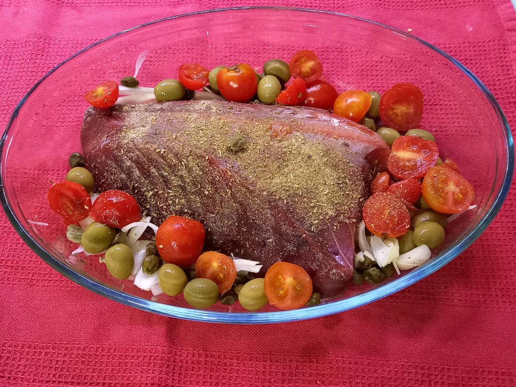 Tonijnventresca met mediterrane geuren