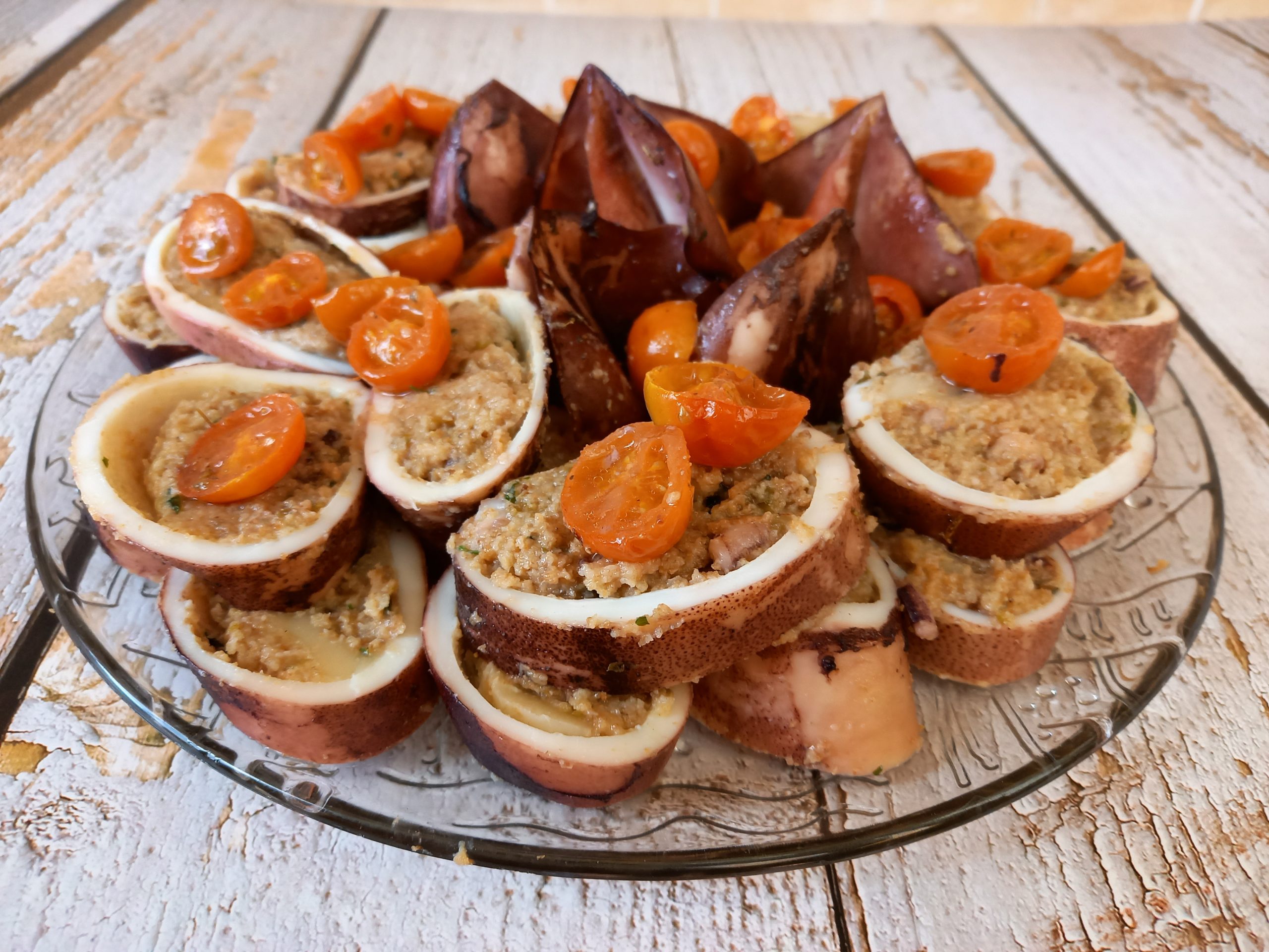 Gestoomde gevulde pijlinktvis of calamari