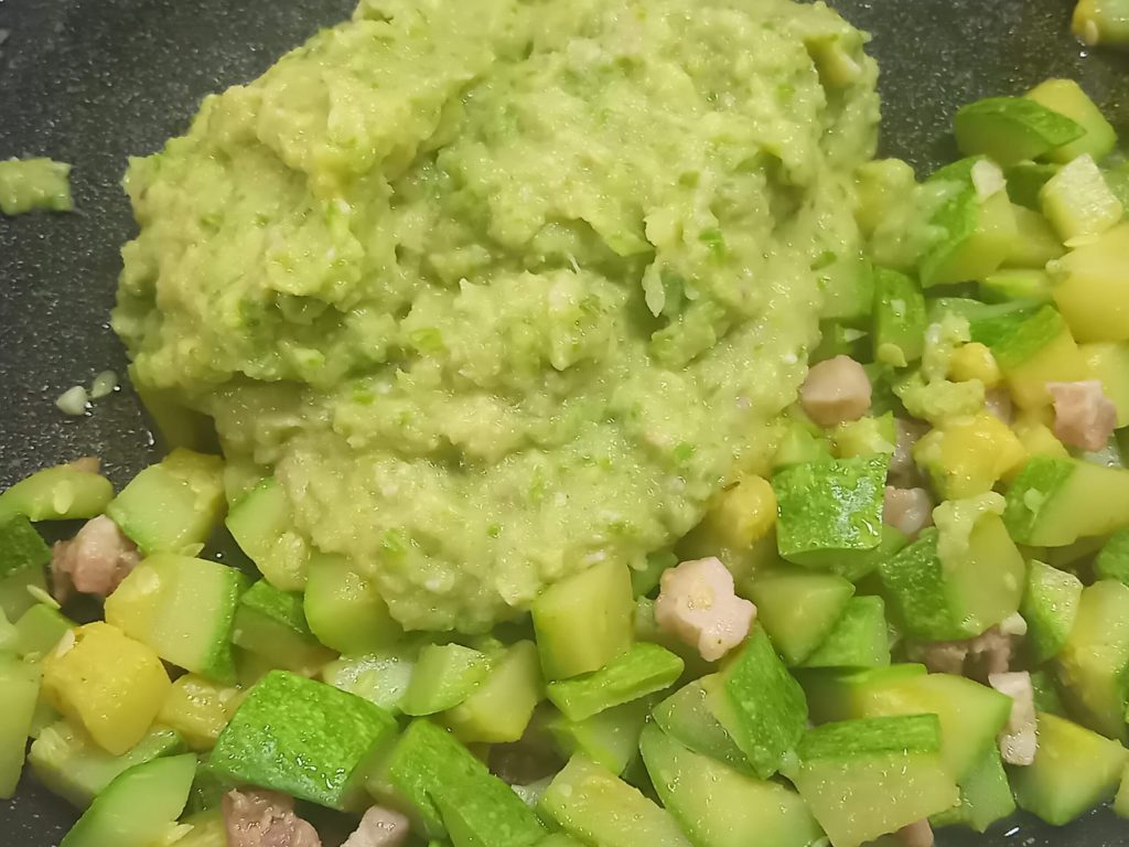 Gegratineerde gnocchi met courgettes en provola