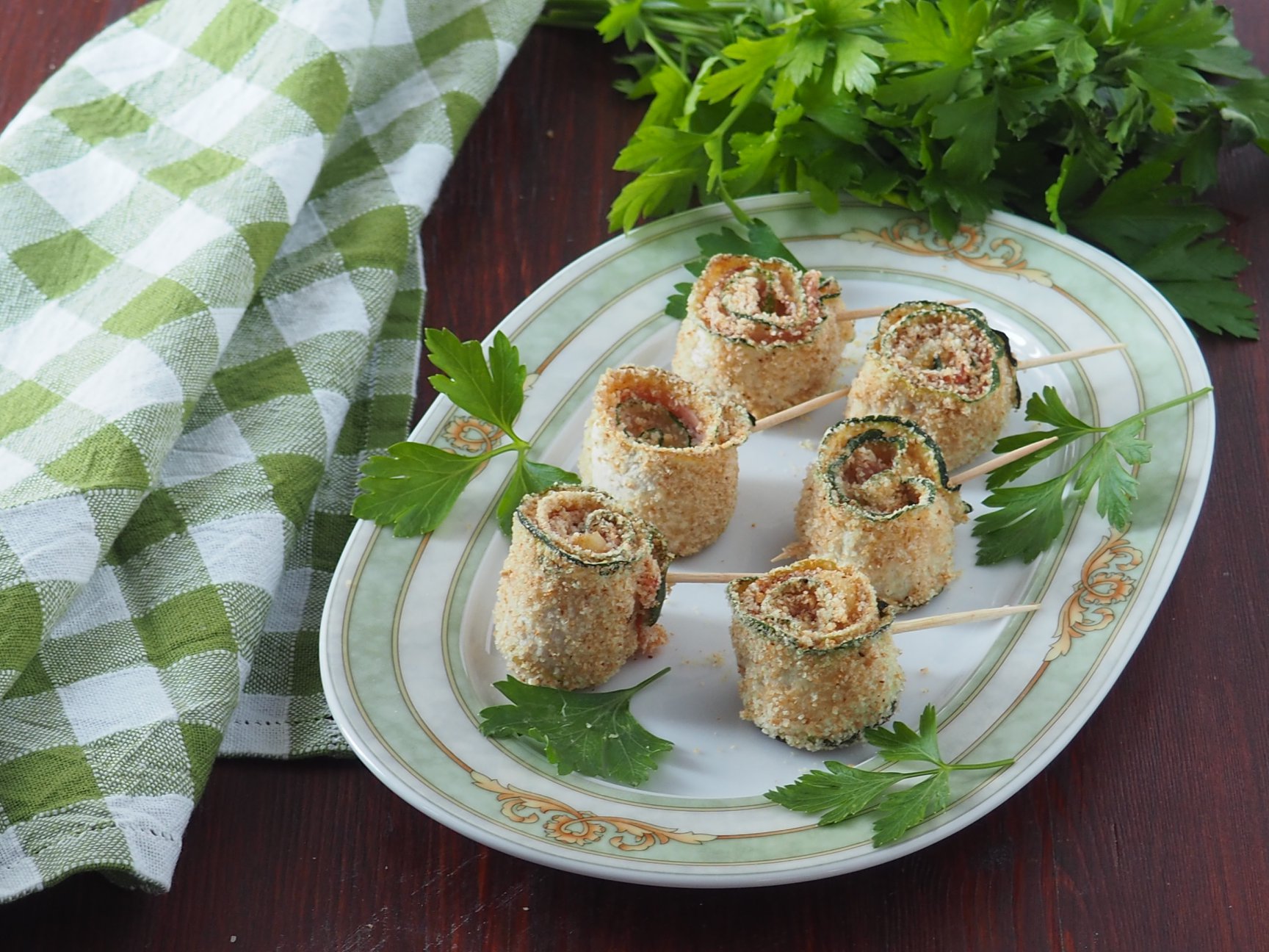 Rauwe courgetterolletjes