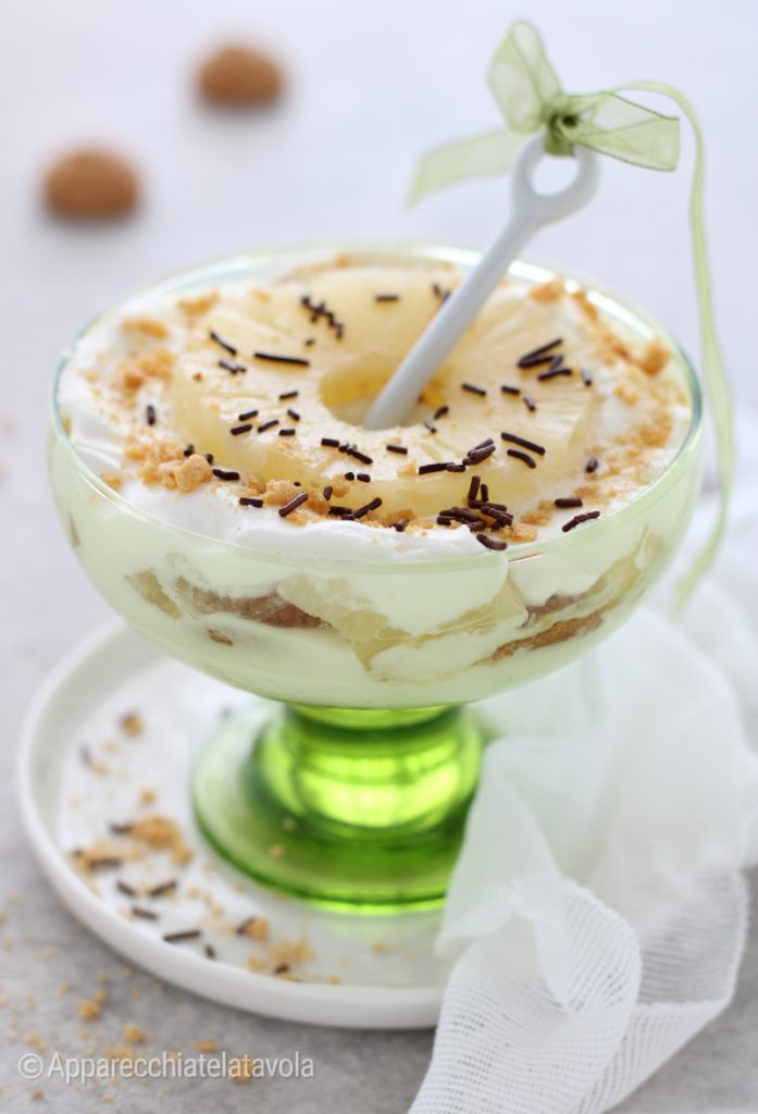 ananasbeker yoghurt en amaretti