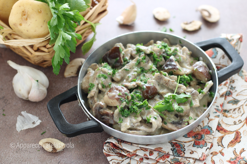 BOEKWEITPASTA MET AARDAPPELCREME EN PADDENSTOELEN